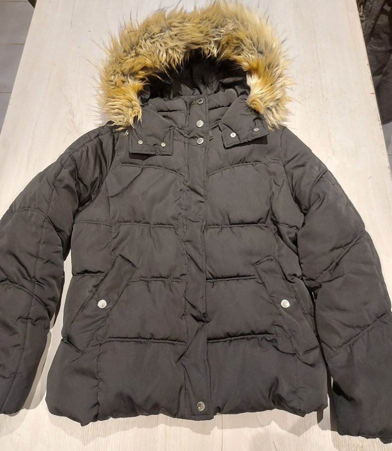 Illustration de Comme neuve doudoune Bershka L noire 😀 