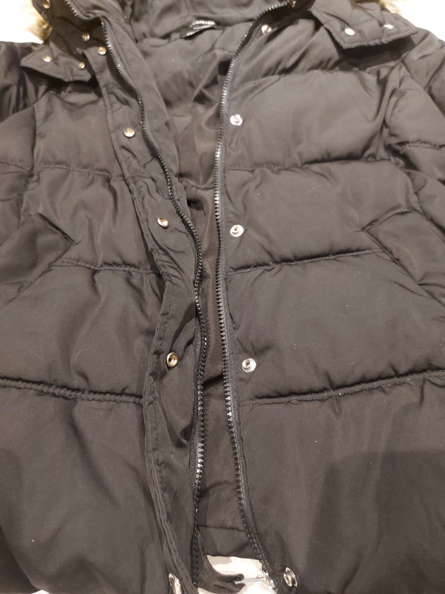 Illustration de Comme neuve doudoune Bershka L noire 😀 