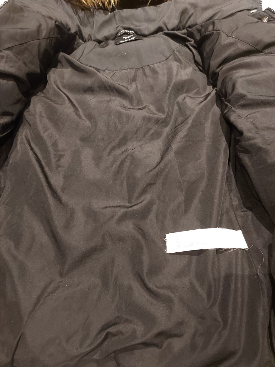 Illustration de Comme neuve doudoune Bershka L noire 😀 