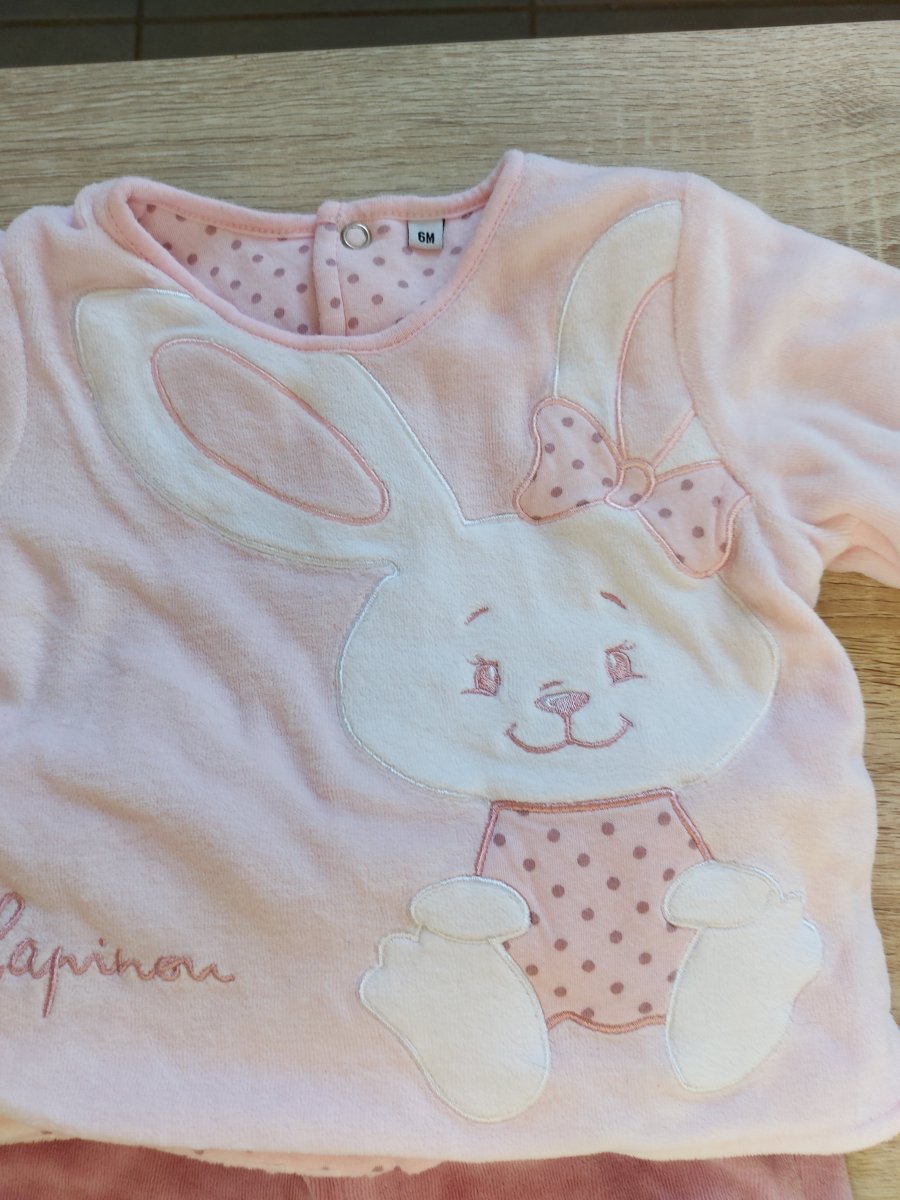 Illustration de Adorable ensemble Lapinou chaud et doux 👌 