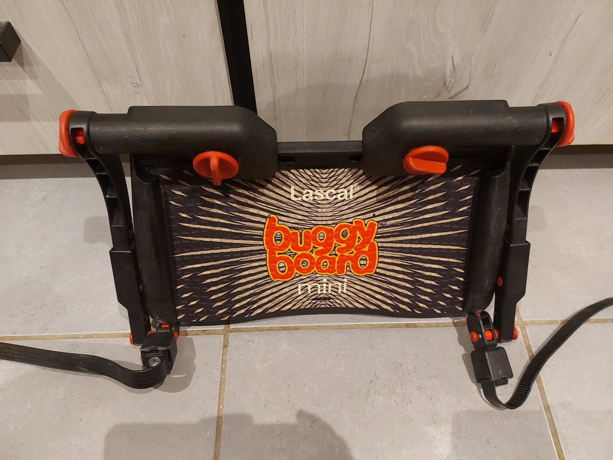 Illustration de Buggyboard LASCAL pour poussette ou landau 🙂 