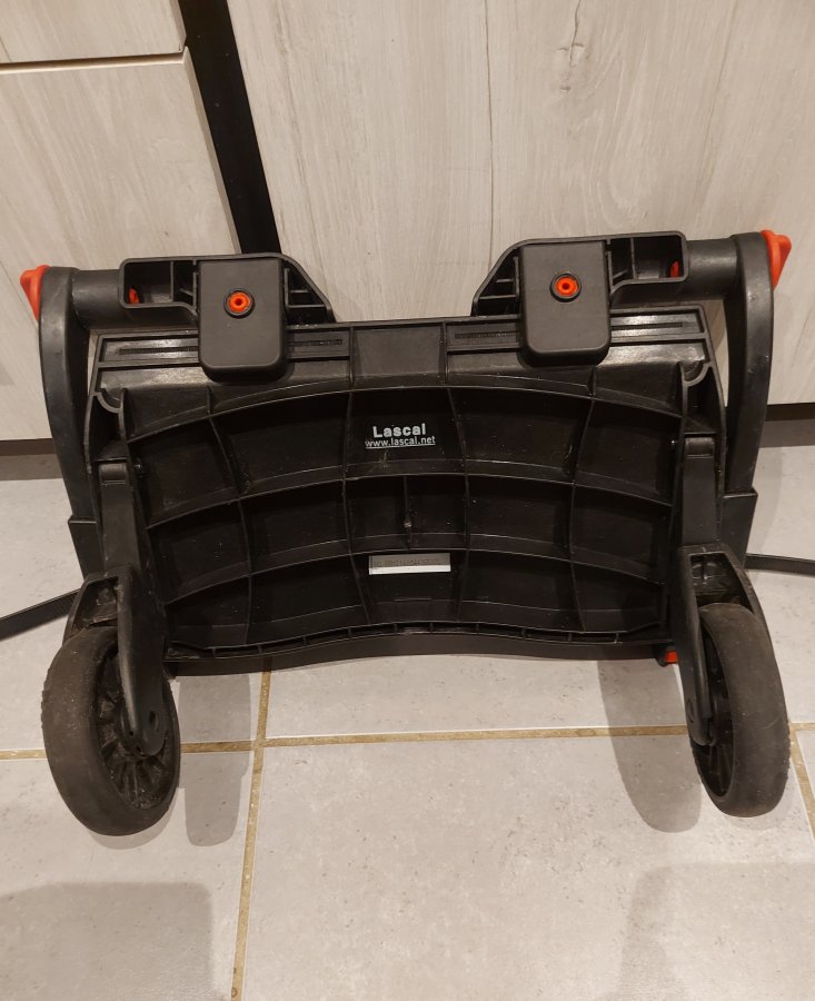 Illustration de Buggyboard LASCAL pour poussette ou landau 🙂 