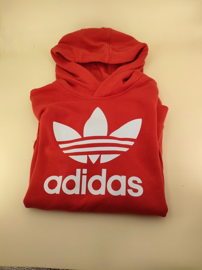 Illustration de Pulls taille 12 ans 