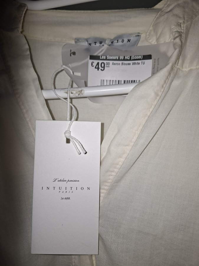 Illustration de Belle blouse pour femme - taille unique 