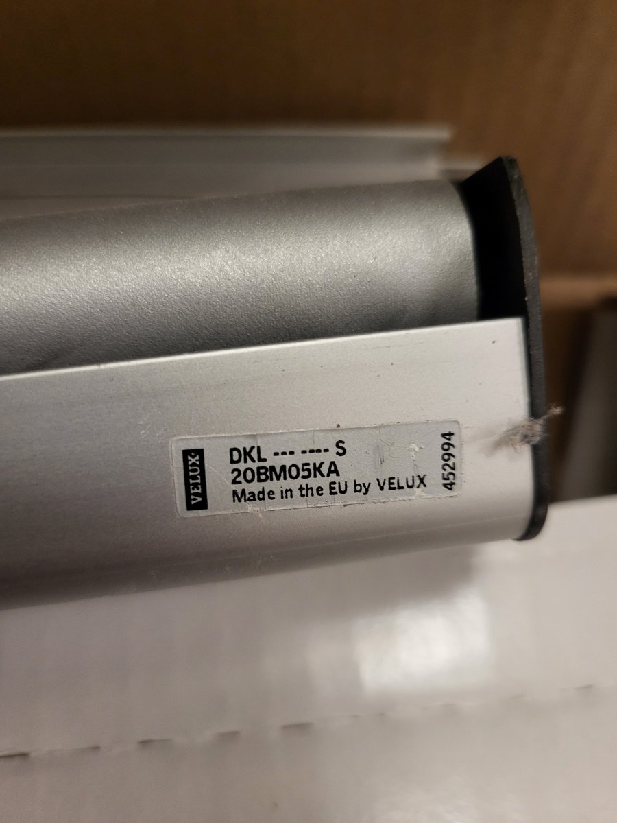 Illustration de Store Velux occultant pour GGL4 