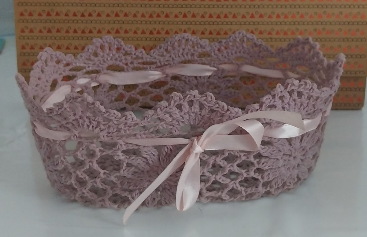 Illustration de Petit panier confectionné à la main 