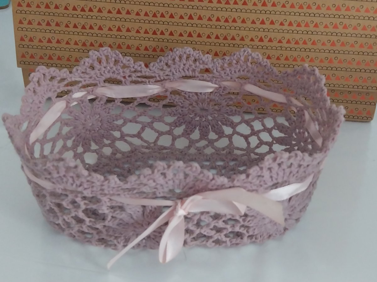Illustration de Petit panier confectionné à la main 