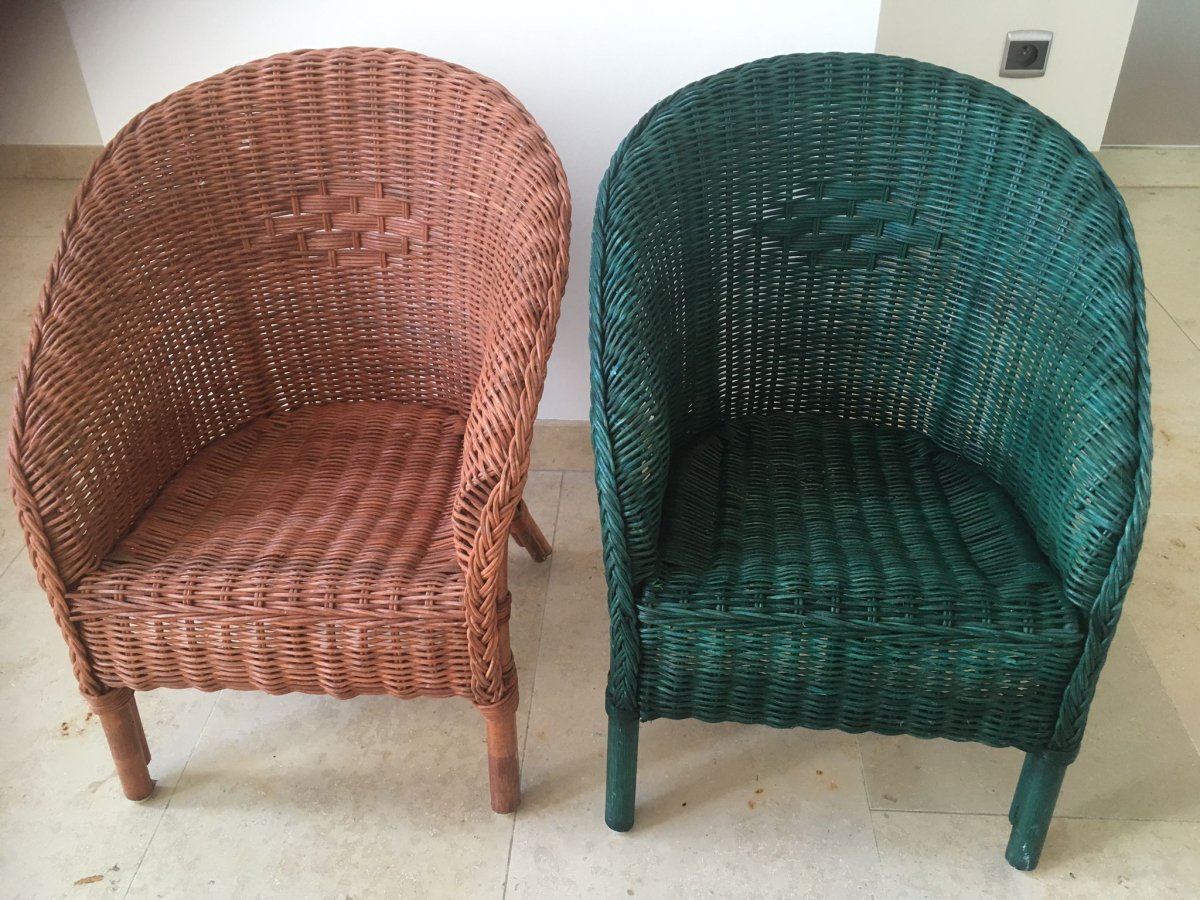 Illustration de 2 chaises pour enfants en osier, en très bon état 