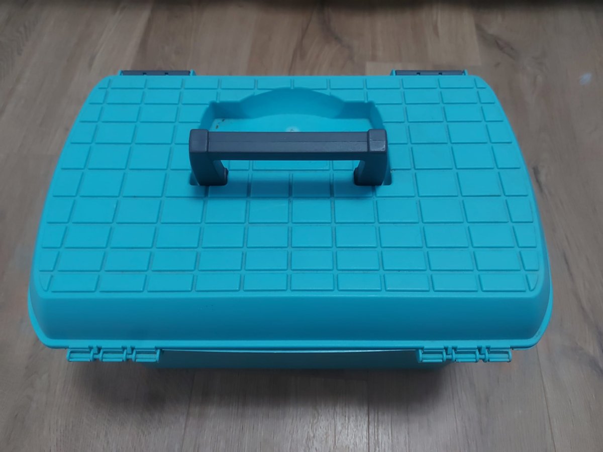 Illustration de Boîte de pansage avec matériel 