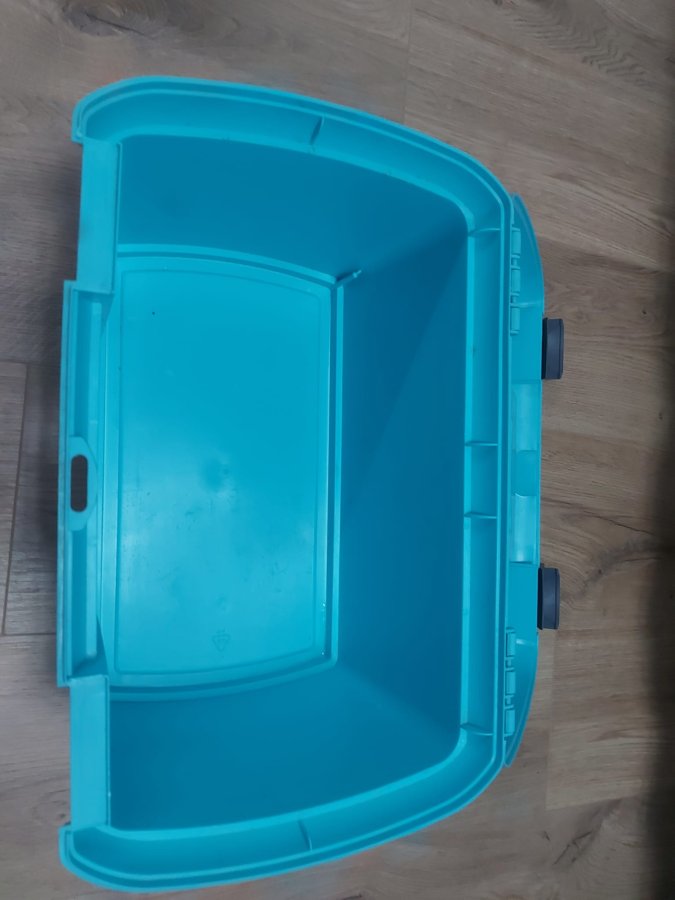 Illustration de Boîte de pansage avec matériel 