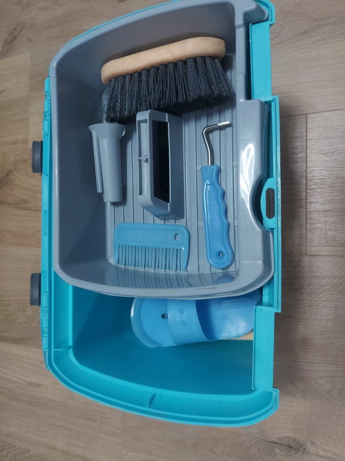 Illustration de Boîte de pansage avec matériel 