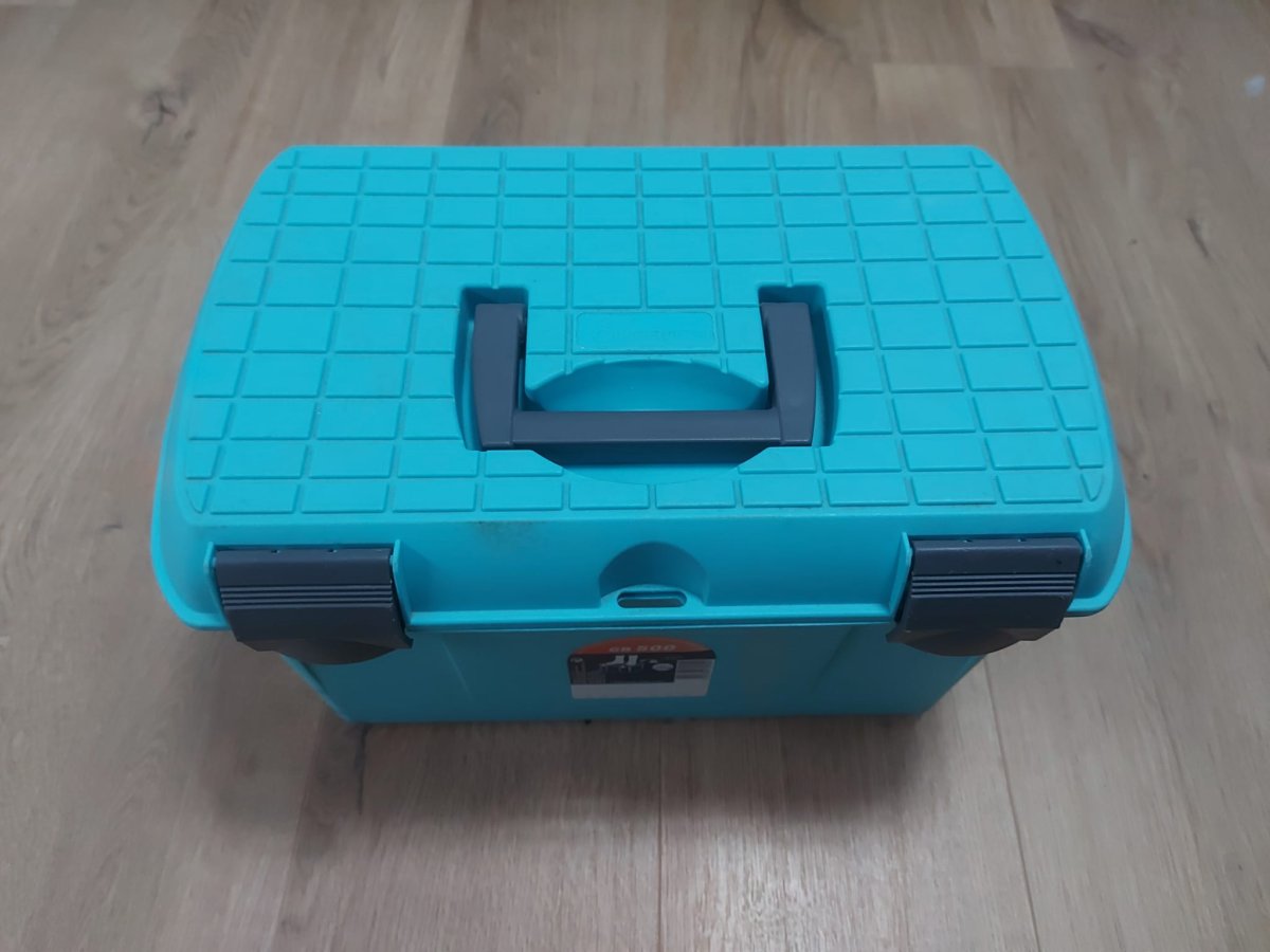 Illustration de Boîte de pansage avec matériel 