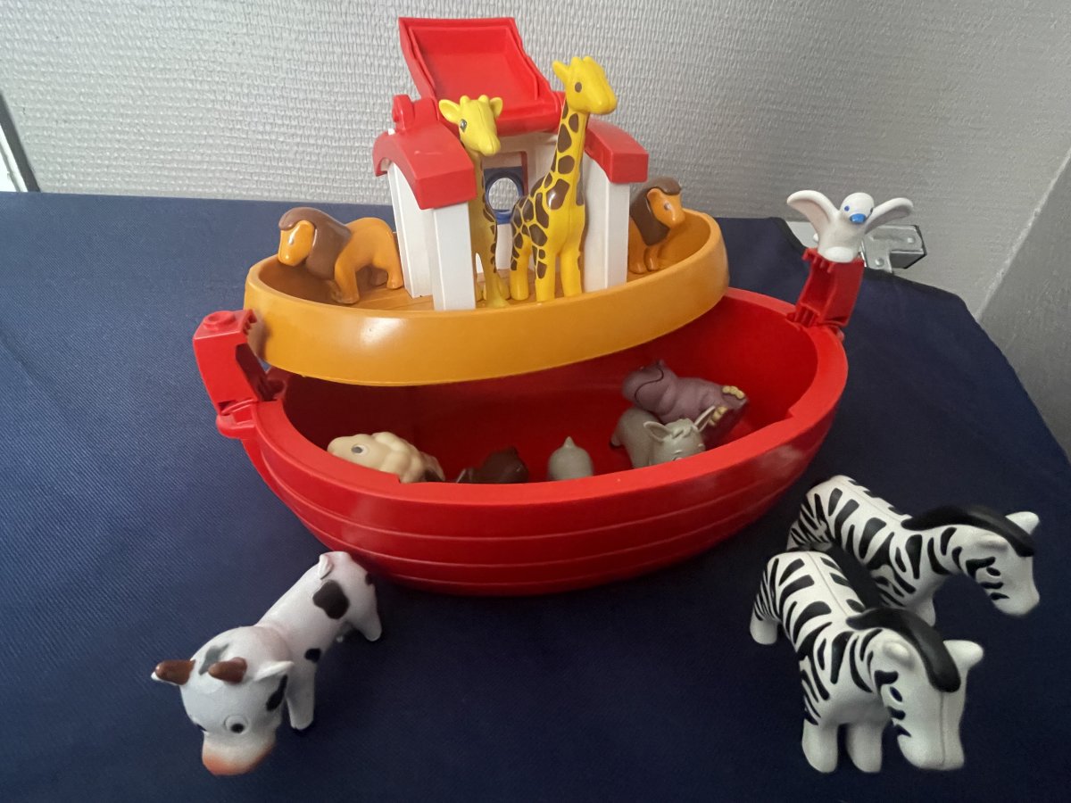 Illustration de Arche de Noé + animaux 