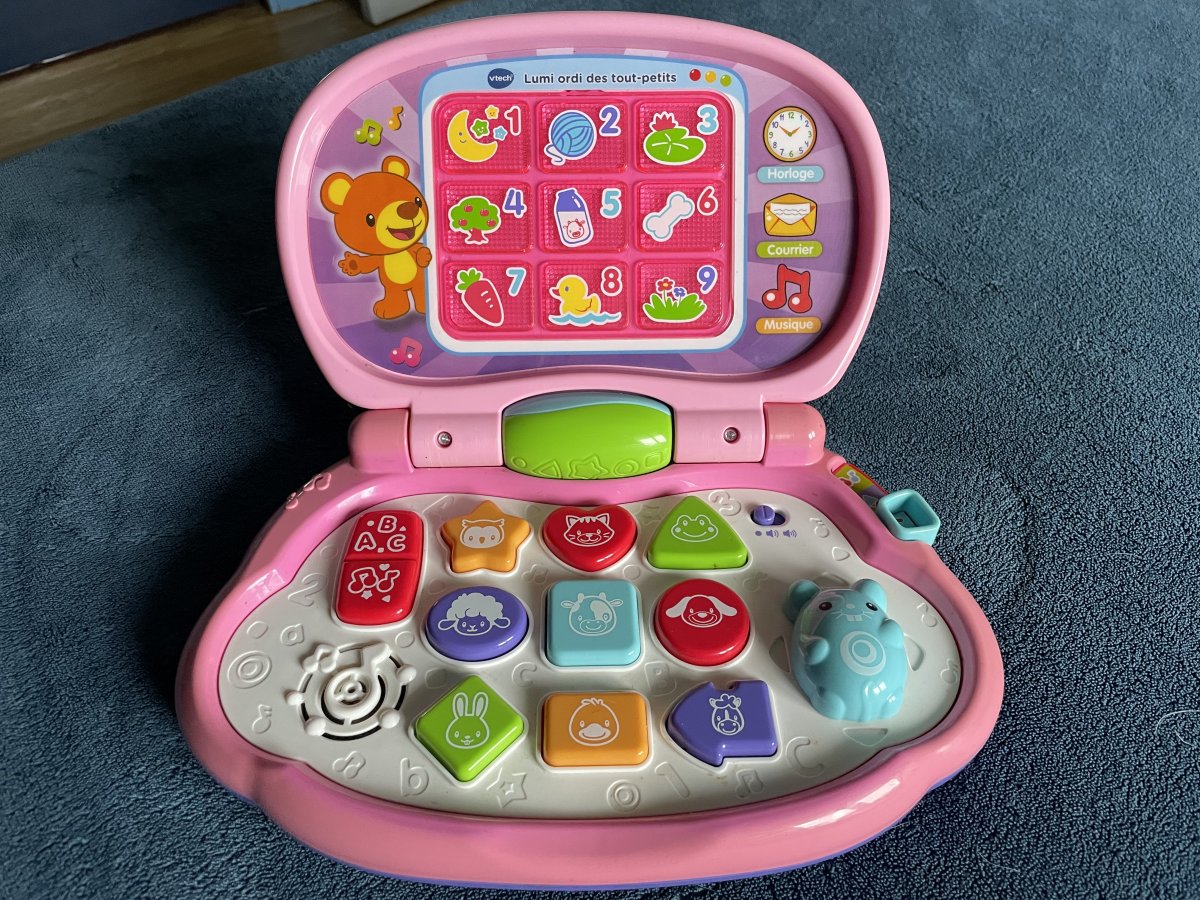 Illustration de 1e ordinateur bébé. Vtech 