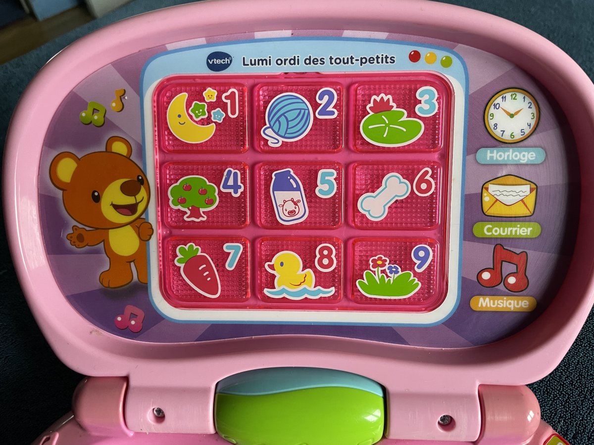 Illustration de 1e ordinateur bébé. Vtech 