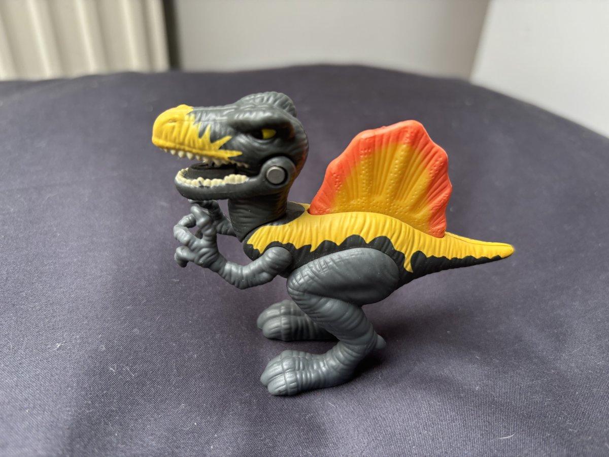 Illustration de Les dinos! Ouvrez l’annonce il y en a 2! 