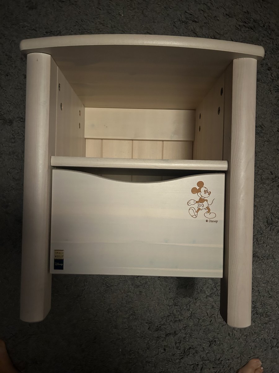 Illustration de Chambre en bois enfant 