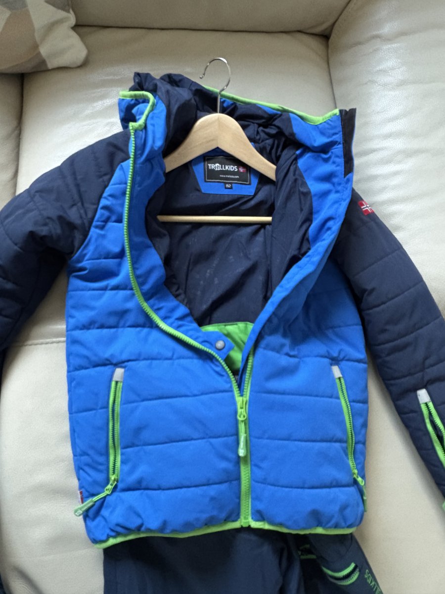 Illustration de Tenue de ski garçon taille 152 Trollkids + casque et masque 