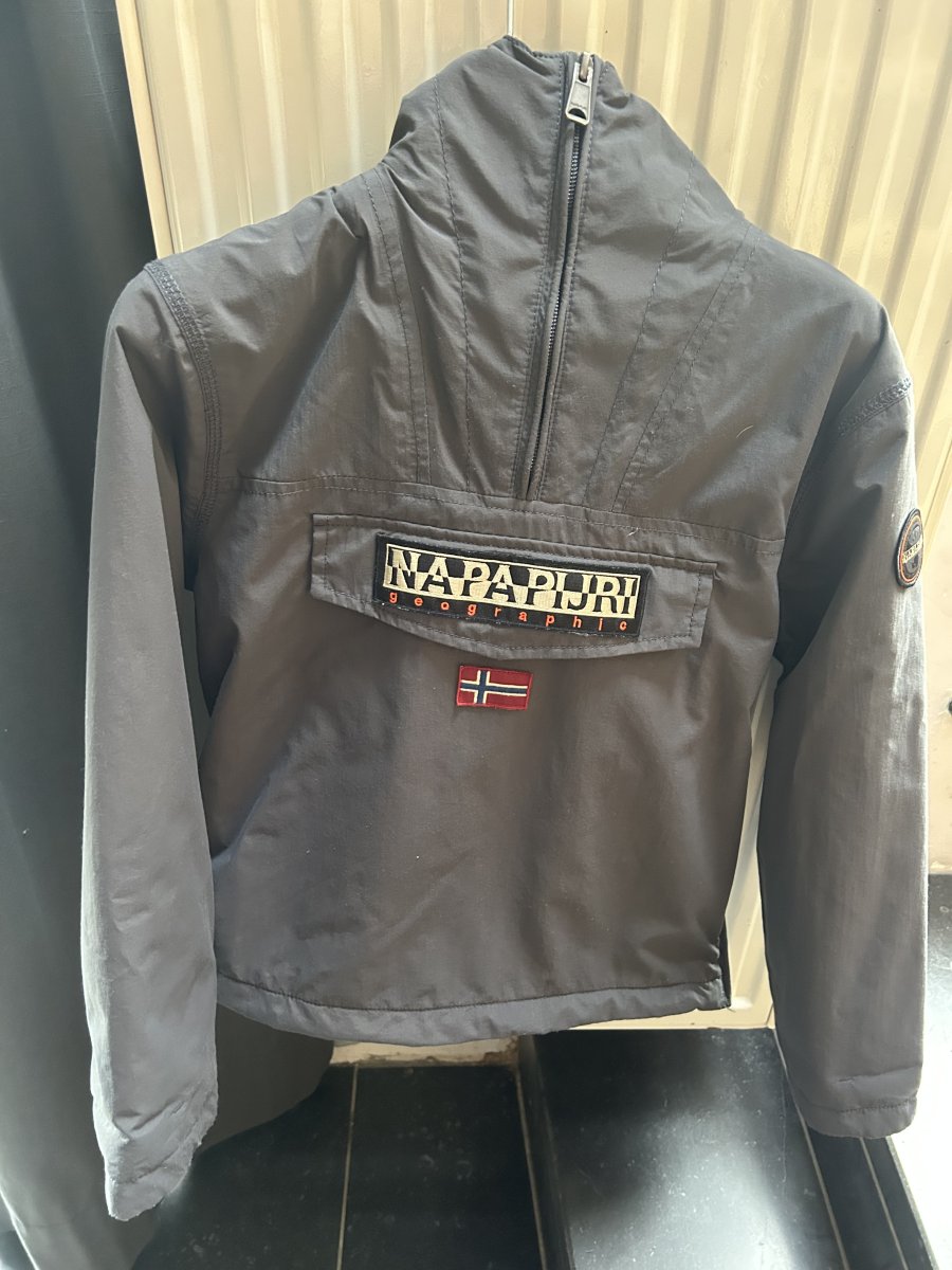 Illustration de Veste Napapijri 10 ans 