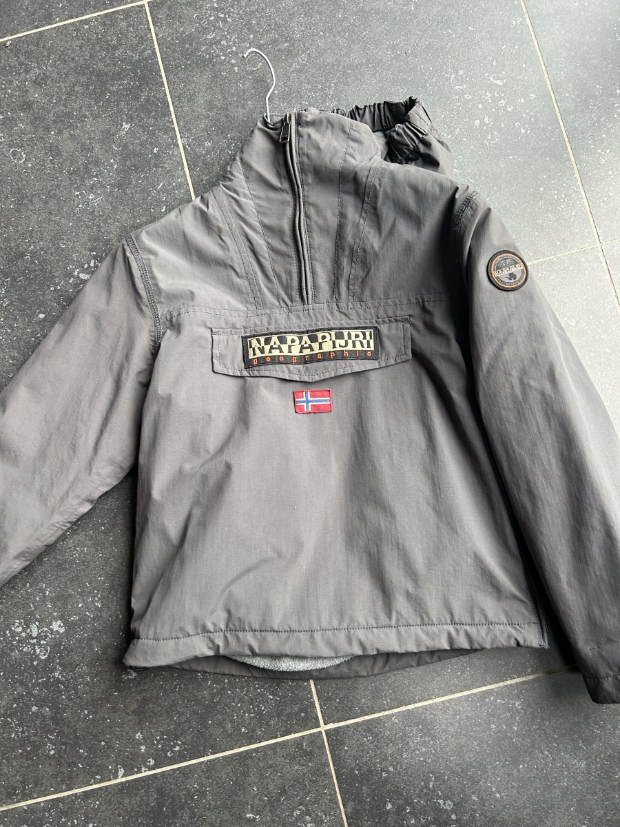 Illustration de Veste Napapijri 10 ans 