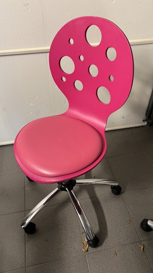 Illustration de Chaise bureau enfant - rose 