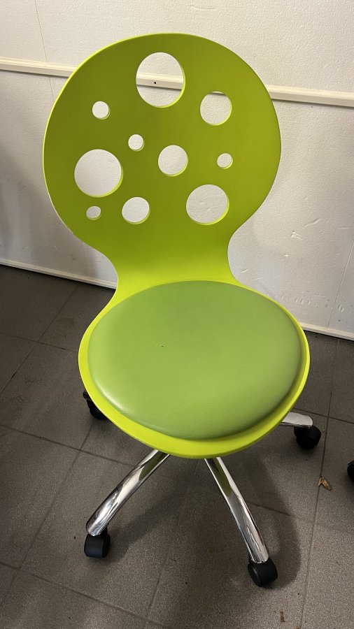 Illustration de Chaise bureau enfant - verte 