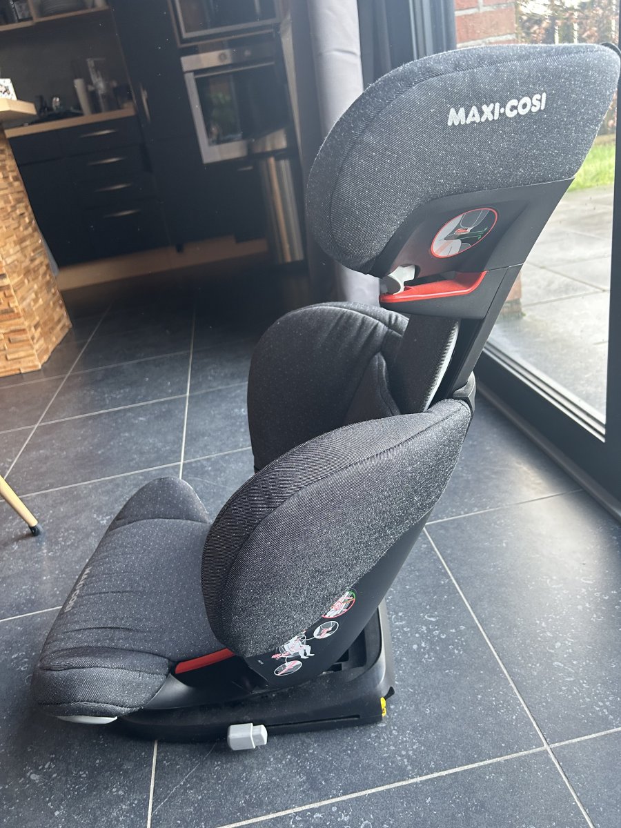 Illustration de Réhausseur isofix Maxy-cosy 