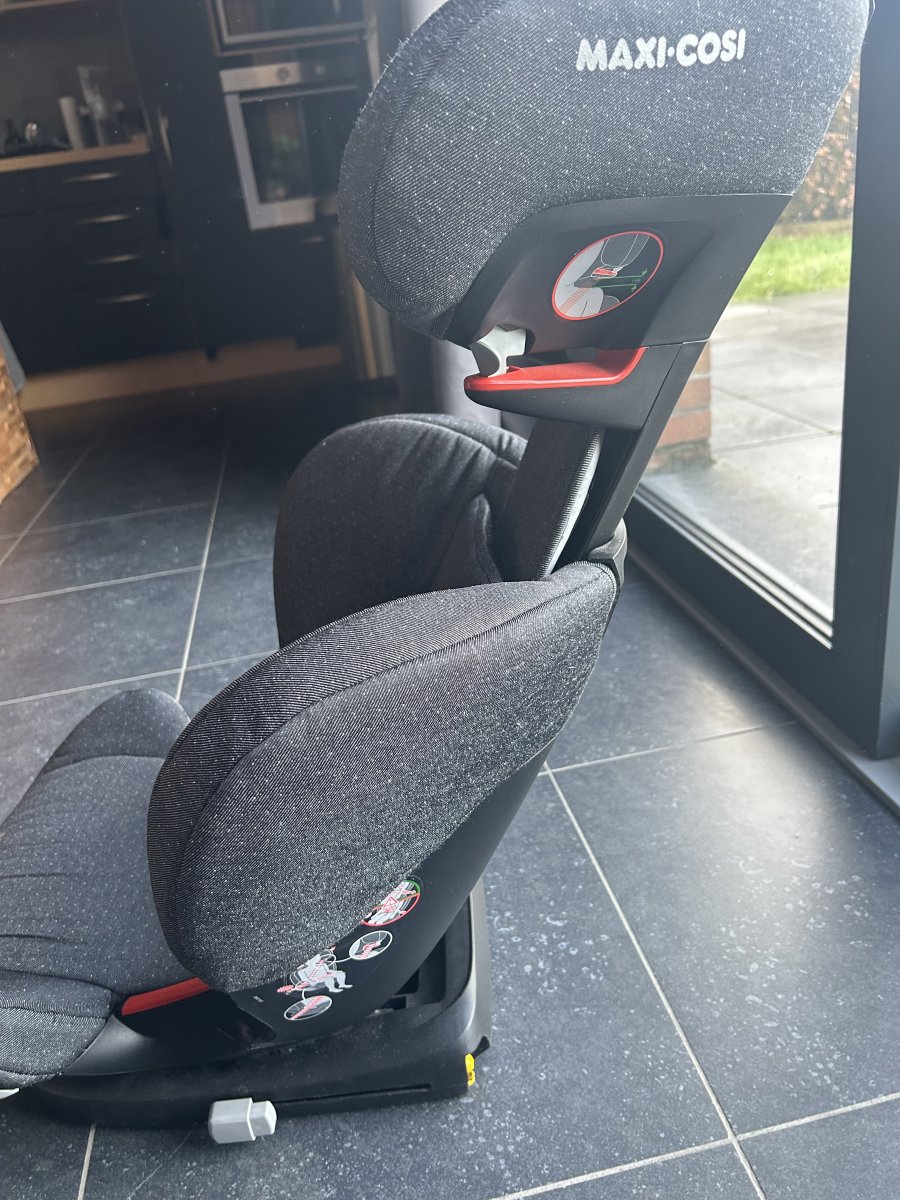 Illustration de Réhausseur isofix Maxy-cosy 