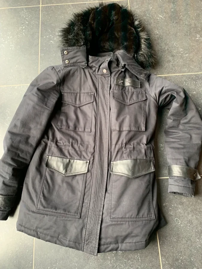 Illustration de Parka noire Ikks 