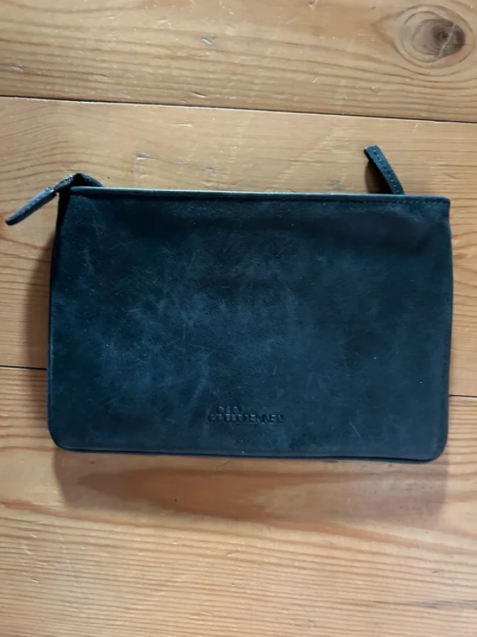 Illustration de Pochette Clio noire classique  