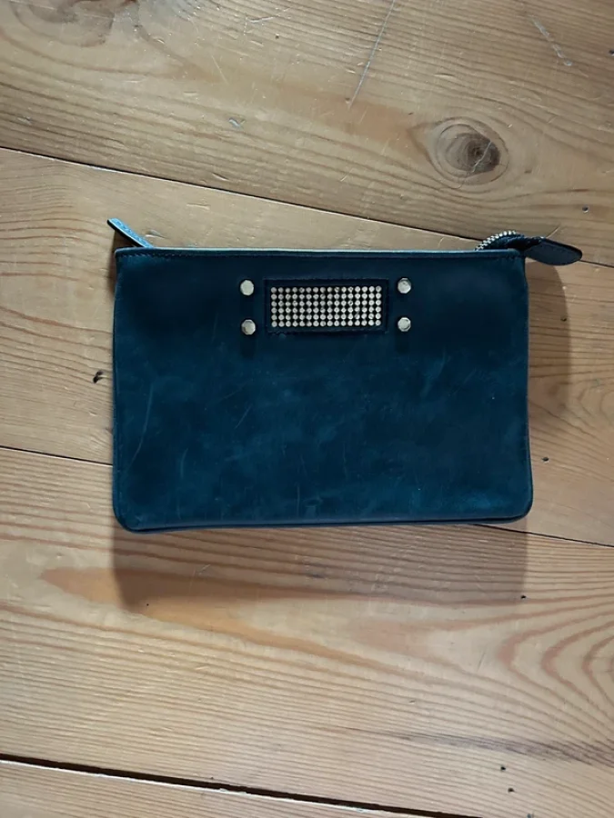 Illustration de Pochette Clio noire classique  