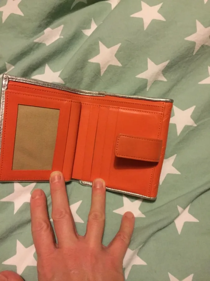 Illustration de Porte-feuille Longchamp orange  