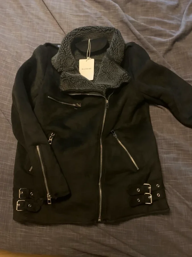 Illustration de Veste neuve 