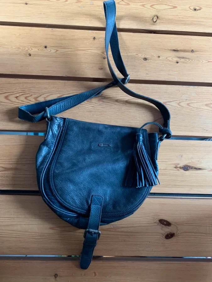 Illustration de Sac en cuir bleu Ikks 