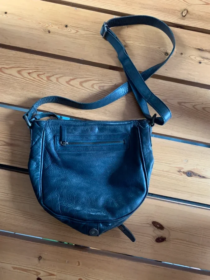 Illustration de Sac en cuir bleu Ikks 