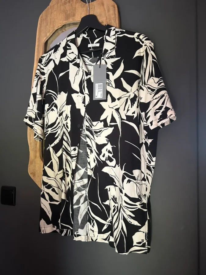 Illustration de Chemise homme Ikks 