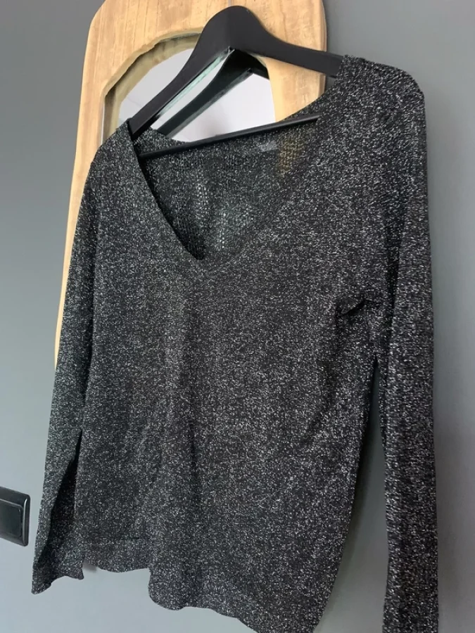 Illustration de Pull neuf Ikks noir à paillettes  