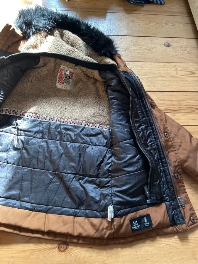 Illustration de Veste chaude et imperméable Ikks 