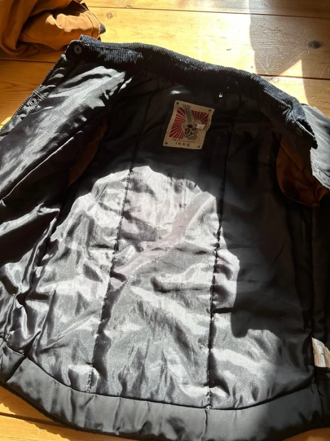 Illustration de Sur chemise Ikks noire 
