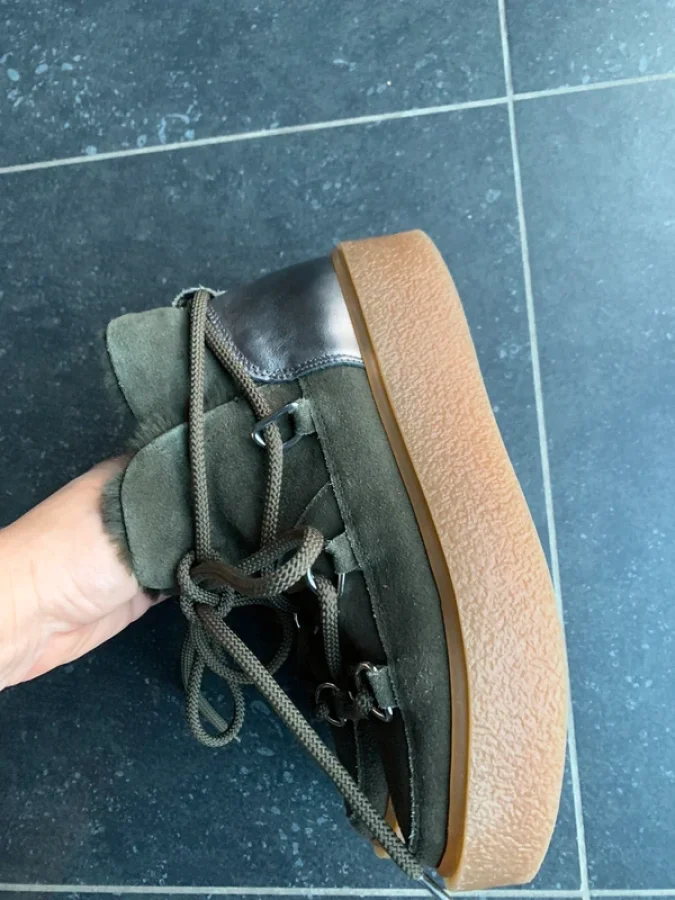 Illustration de Boots fourrées kaki 