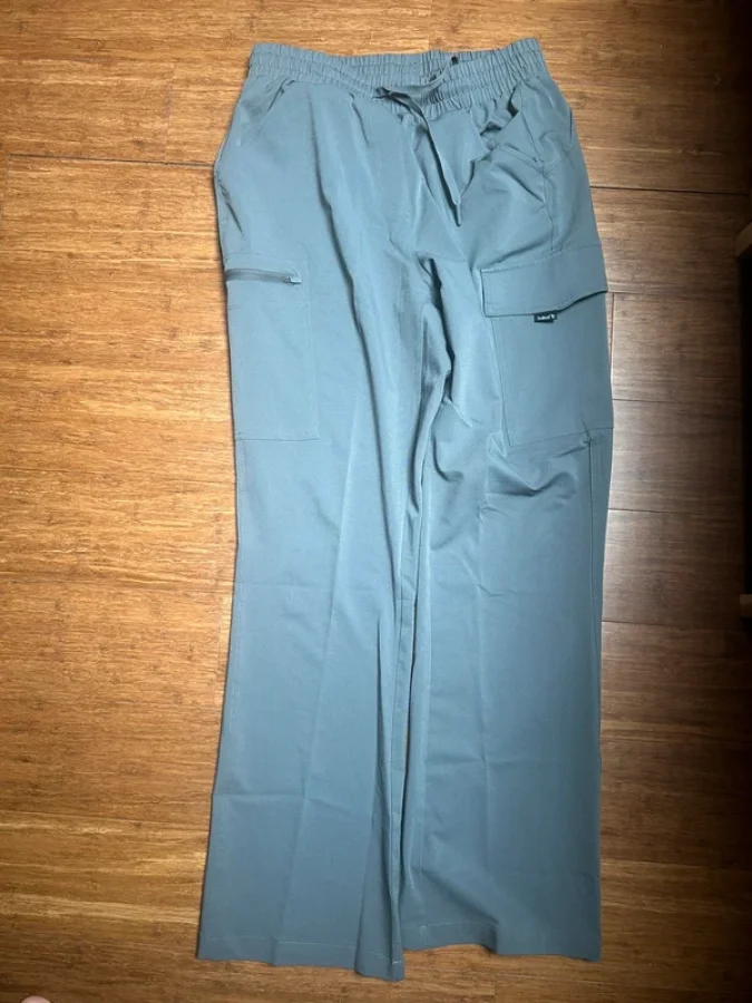 Illustration de Pantalon de marche 