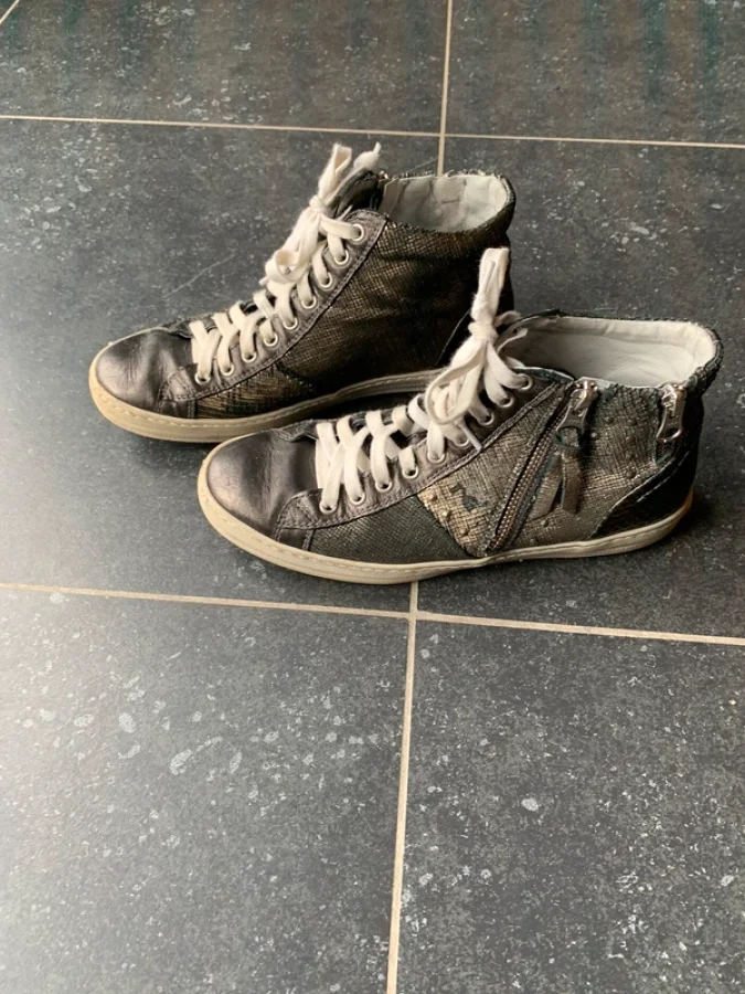 Illustration de Baskets Cuir 