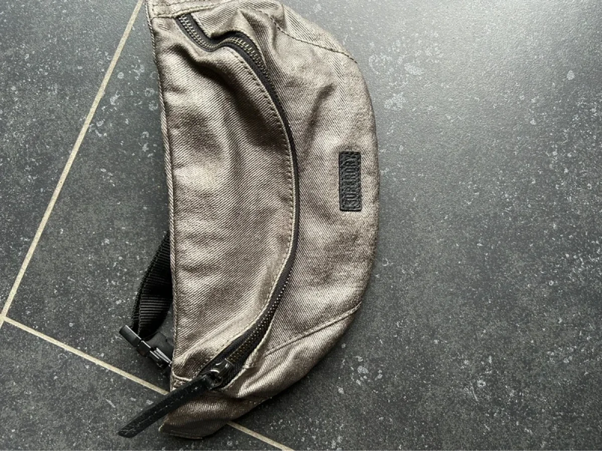 Illustration de Sac banane Superdry 