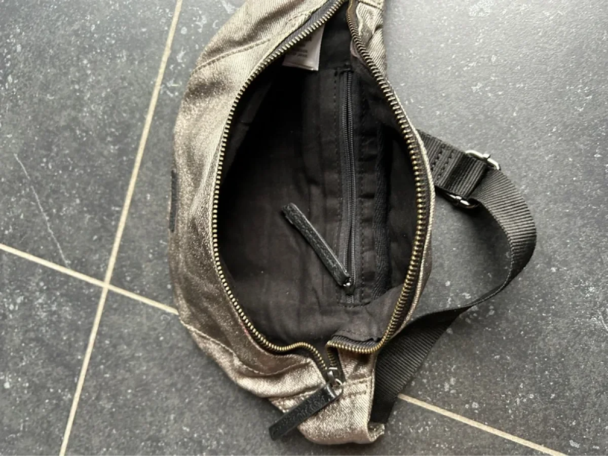 Illustration de Sac banane Superdry 