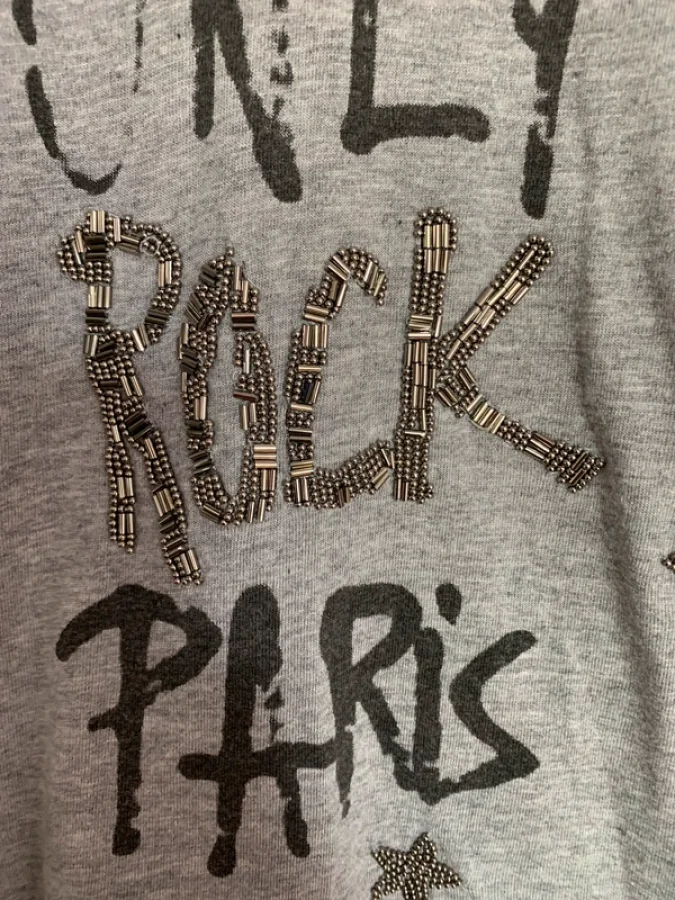 Illustration de T-shirt gris Ikks 