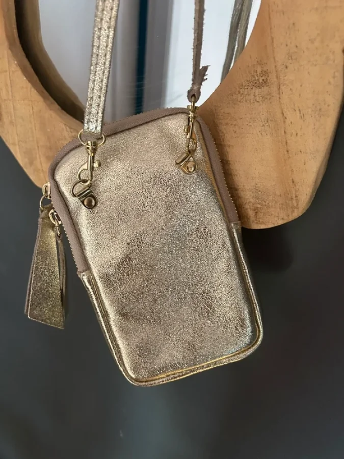 Illustration de Pochette gsm 