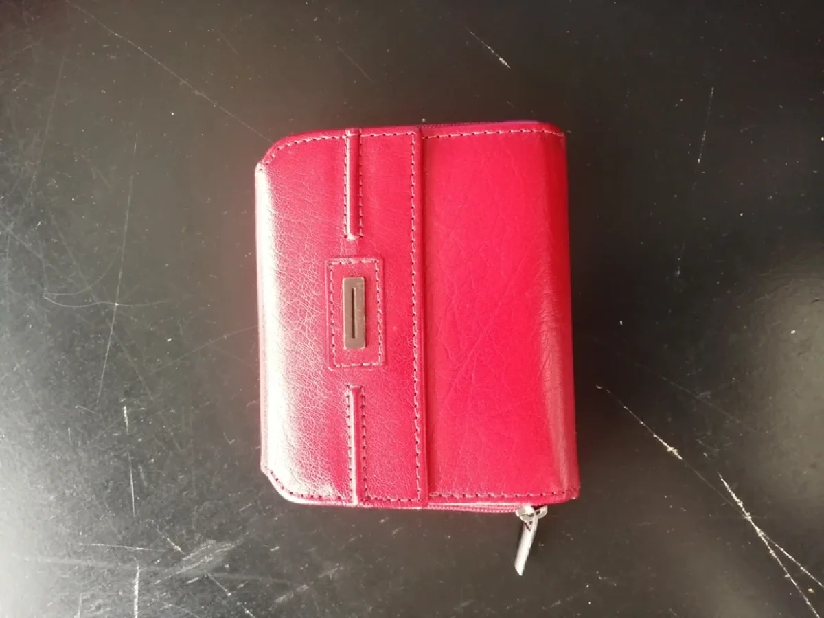 Illustration de Portefeuille femme rouge 