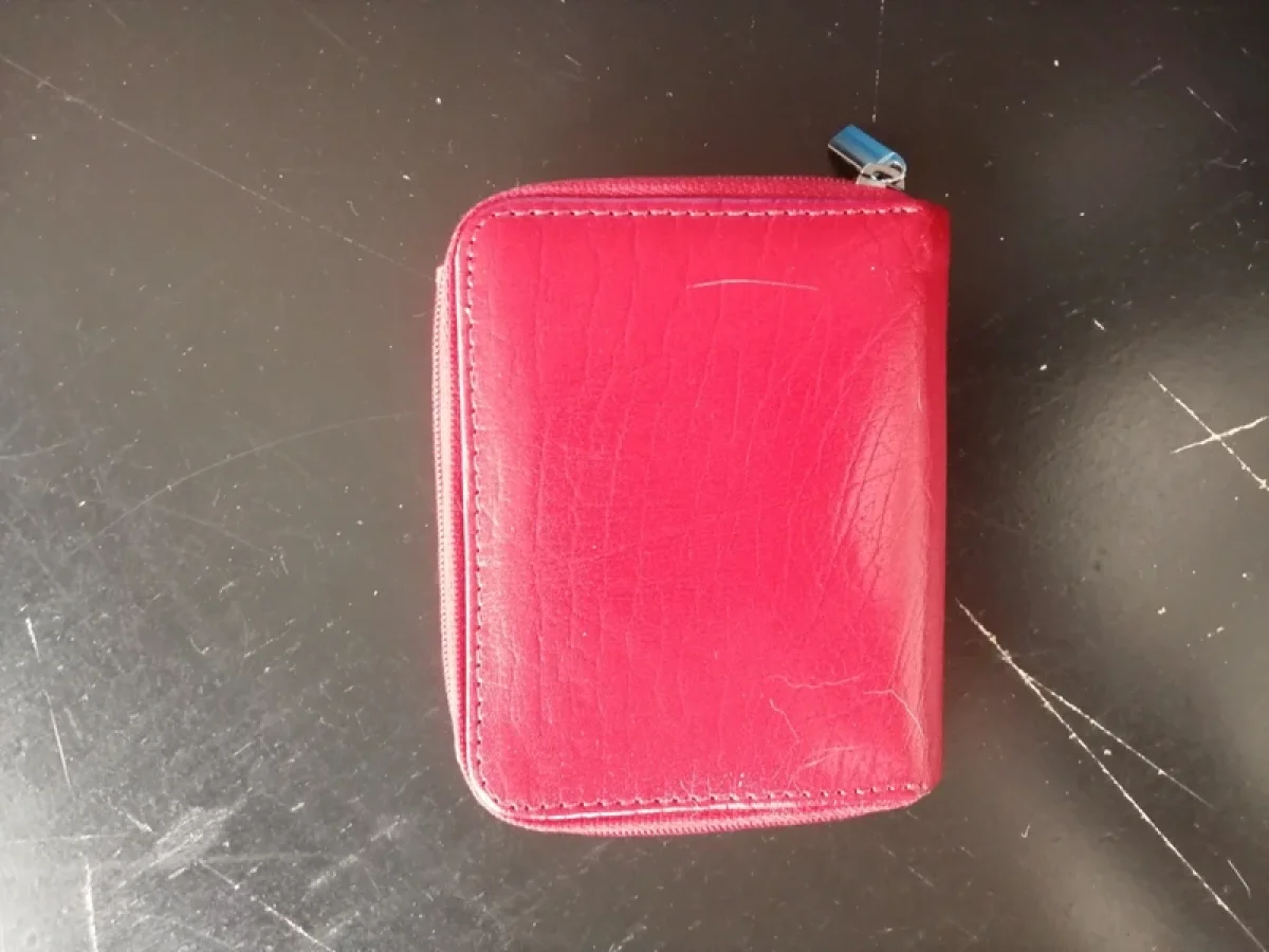 Illustration de Portefeuille femme rouge 