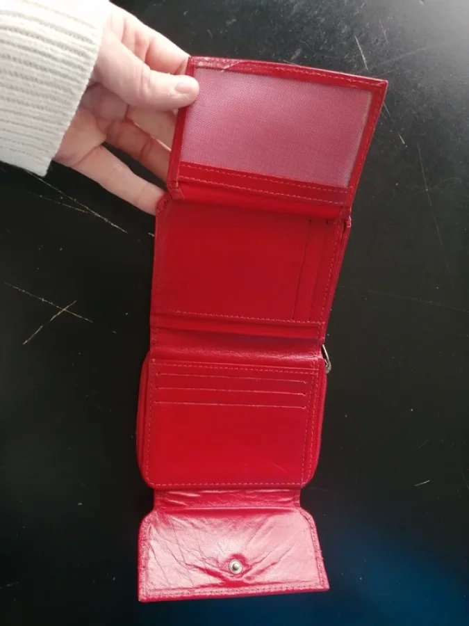 Illustration de Portefeuille femme rouge 