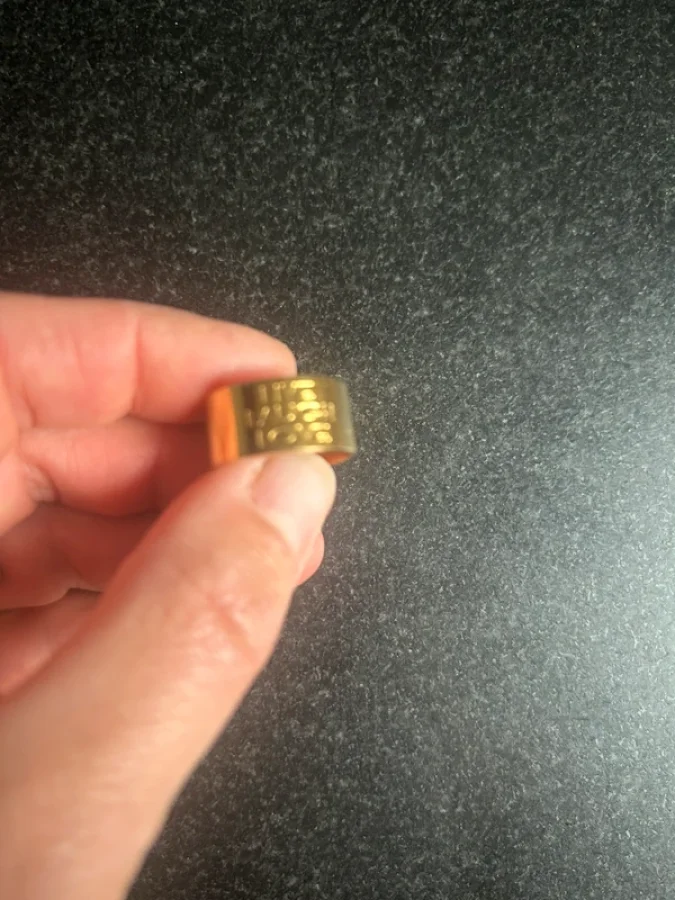 Illustration de Bague ajustable dorée 